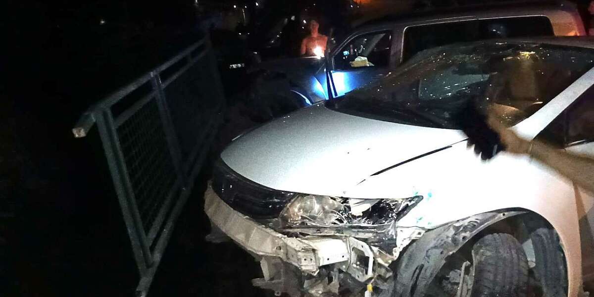 Muğla’da Zincirleme Trafik Kazası: 4 Otomobil Hurdaya Döndü, Motosiklet Sürücüsü Ağır Yaralandı