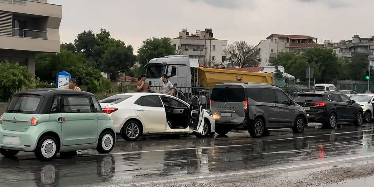 Muğla’da Zincirleme Kaza: 5 Araç Birbirine Girdi, Yaralılar Var