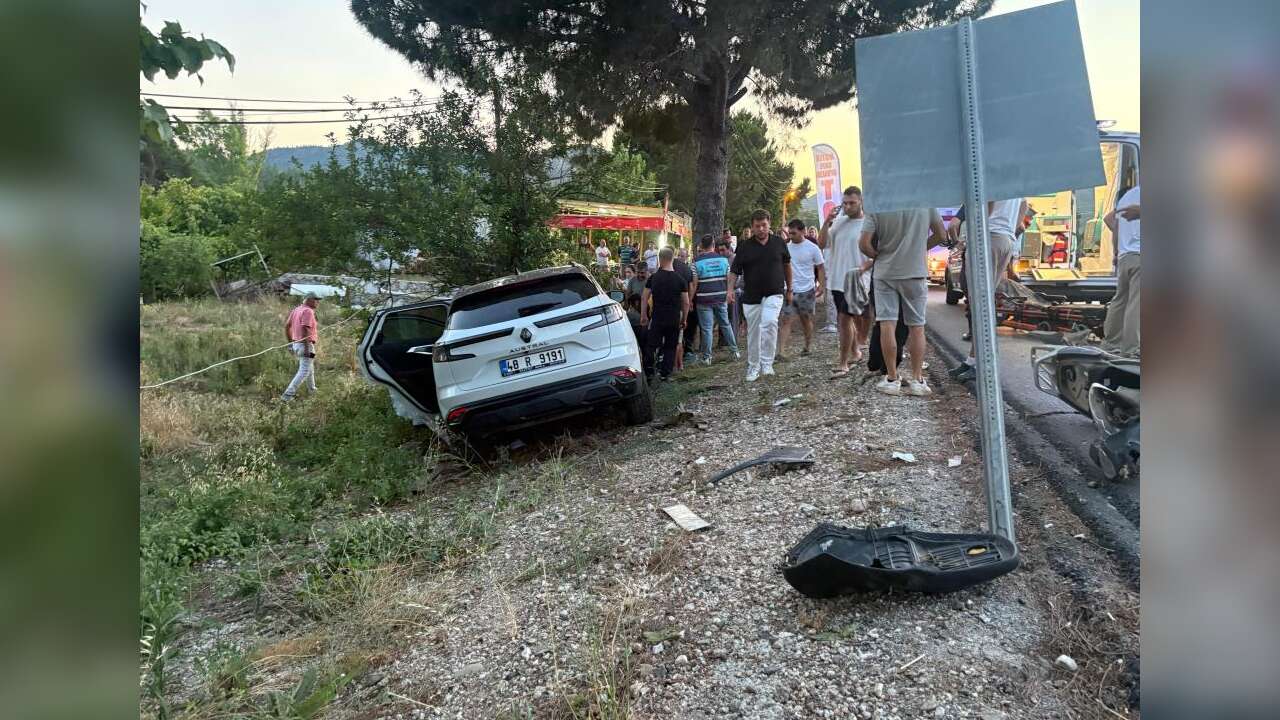 Marmaris-Datça Yolunda Kaza: 21 Yaşındaki Motosiklet Sürücüsü Otomobilin Altında Kaldı