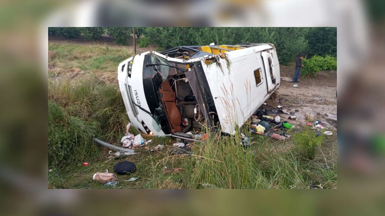 Tur Minibüsü Şarampole Uçtu: 4 Ölü, 16 Yaralı
