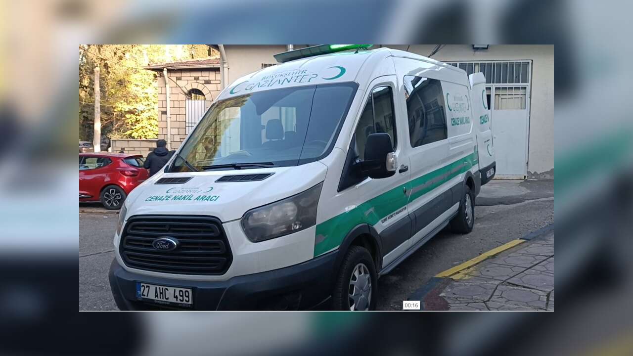 17 Yaşındaki Genç Babasını P*mpalı Tüf*kle Öldürdü