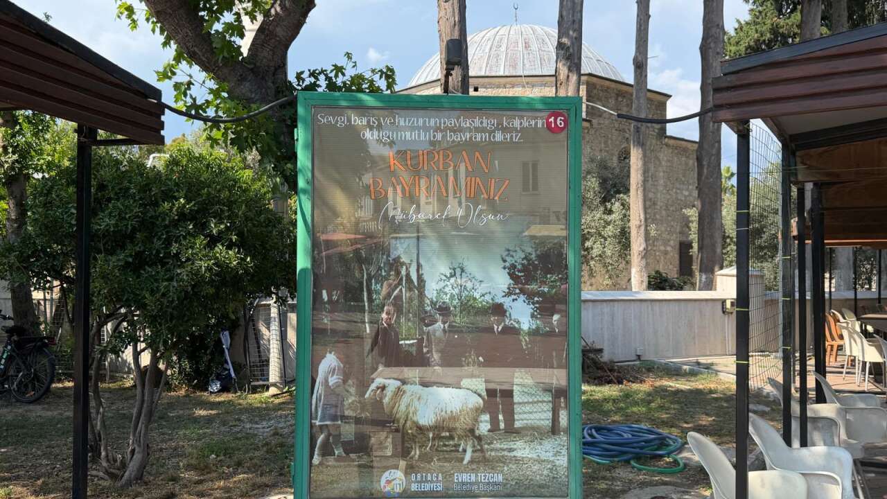 Kurban Bayramı Çoktan Bitti, Ortaca Belediyesi "Afişi" Unuttu