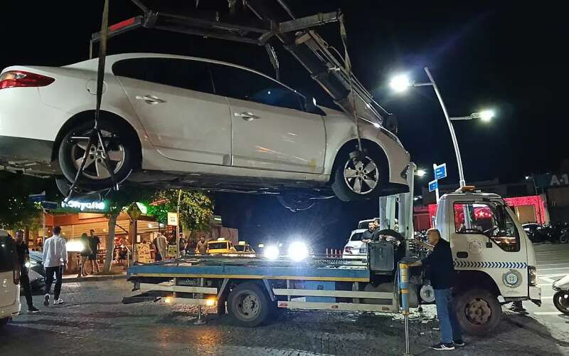 Muğla'da Nefes Kesen Kovalamaca: Polis Kaçan Aracın Lastiklerine Ateş Açtı