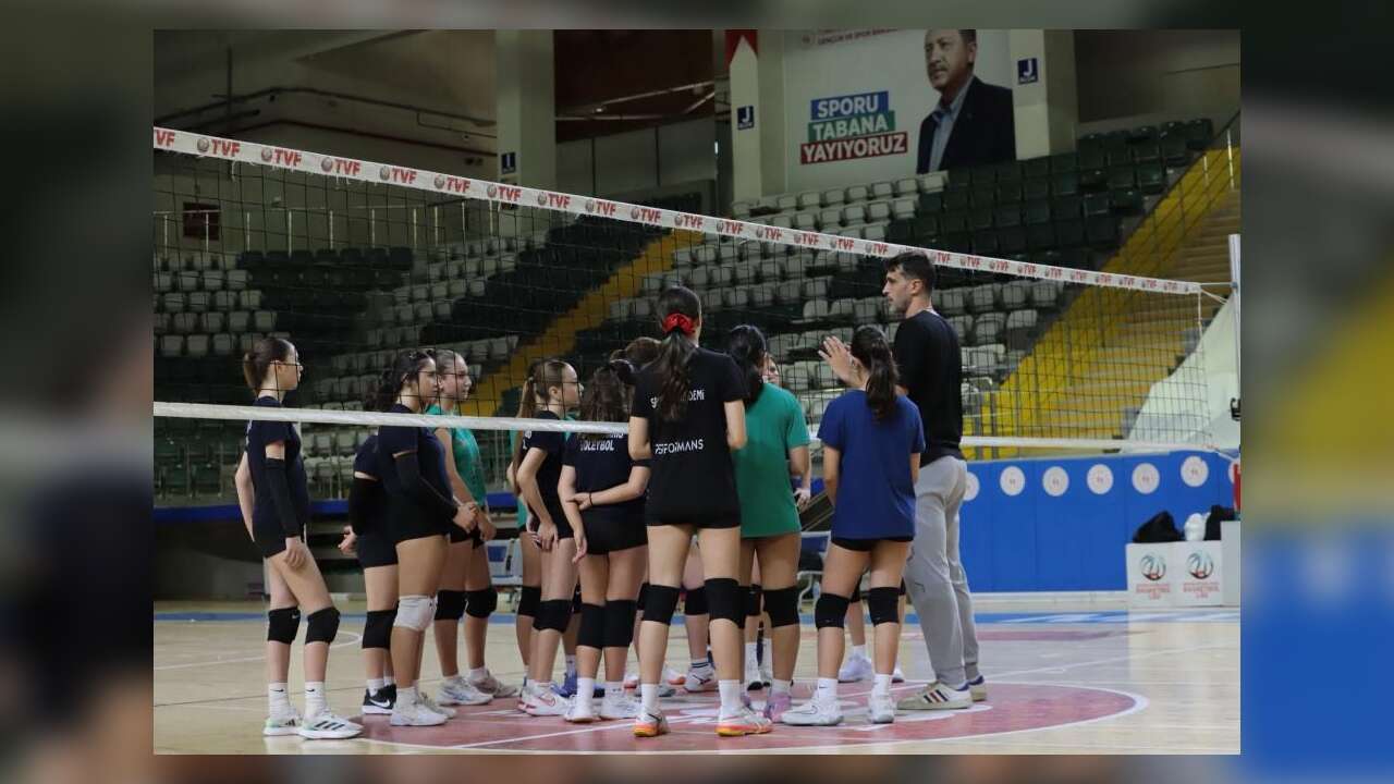Muğla’nın Voleybol Yıldızları Analig İl Karması İçin Ter Döktü
