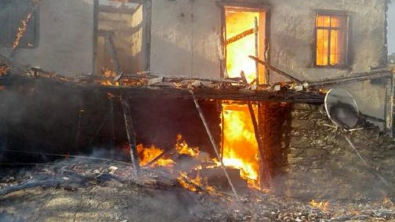 Gaz kaçağı evi yaktı