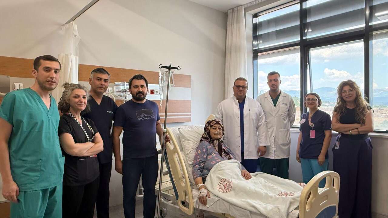 Yüksek Riskli Hastada Spinal-Epidural Anestezi ile Başarılı Kolektomi Ameliyatı