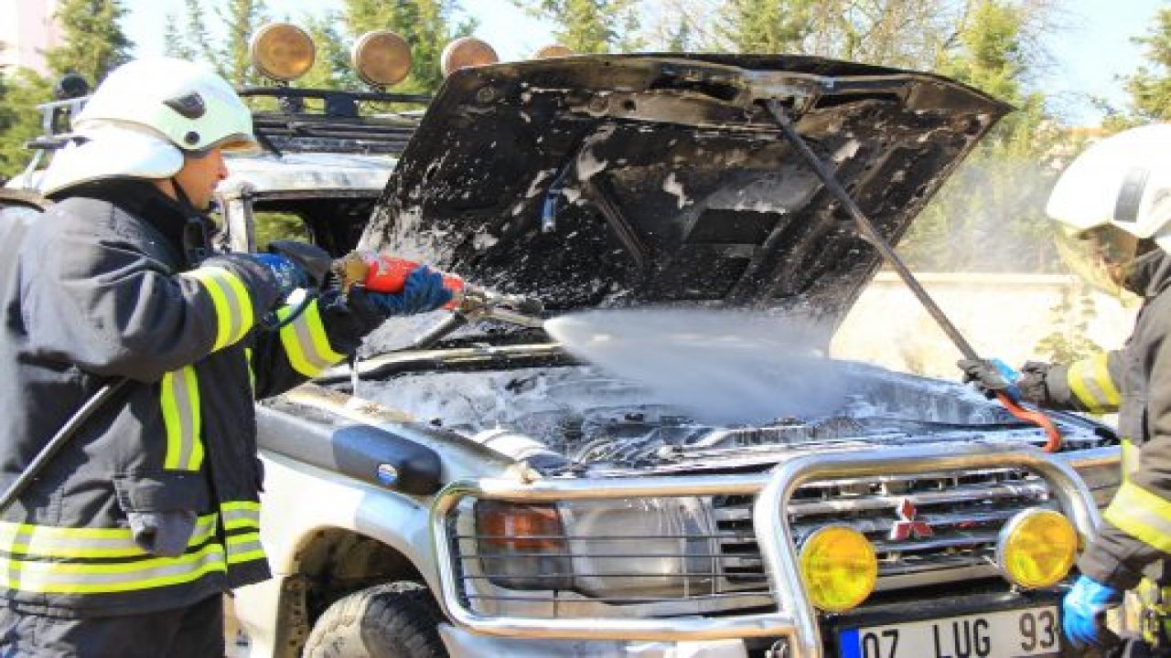 Üniversite Kampüsünde araç yangını