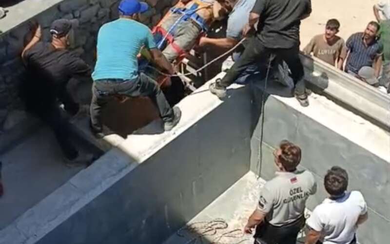 Bodrum'da İnşaat Çukuruna Düşen Vatandaş İtfaiye Ekiplerince Kurtarıldı