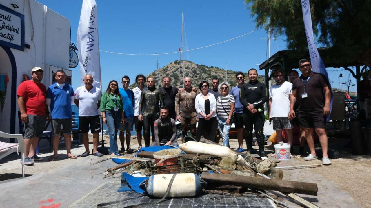 Gümüşlük’te Denizden 250 Kilogram Atık Çıkarıldı