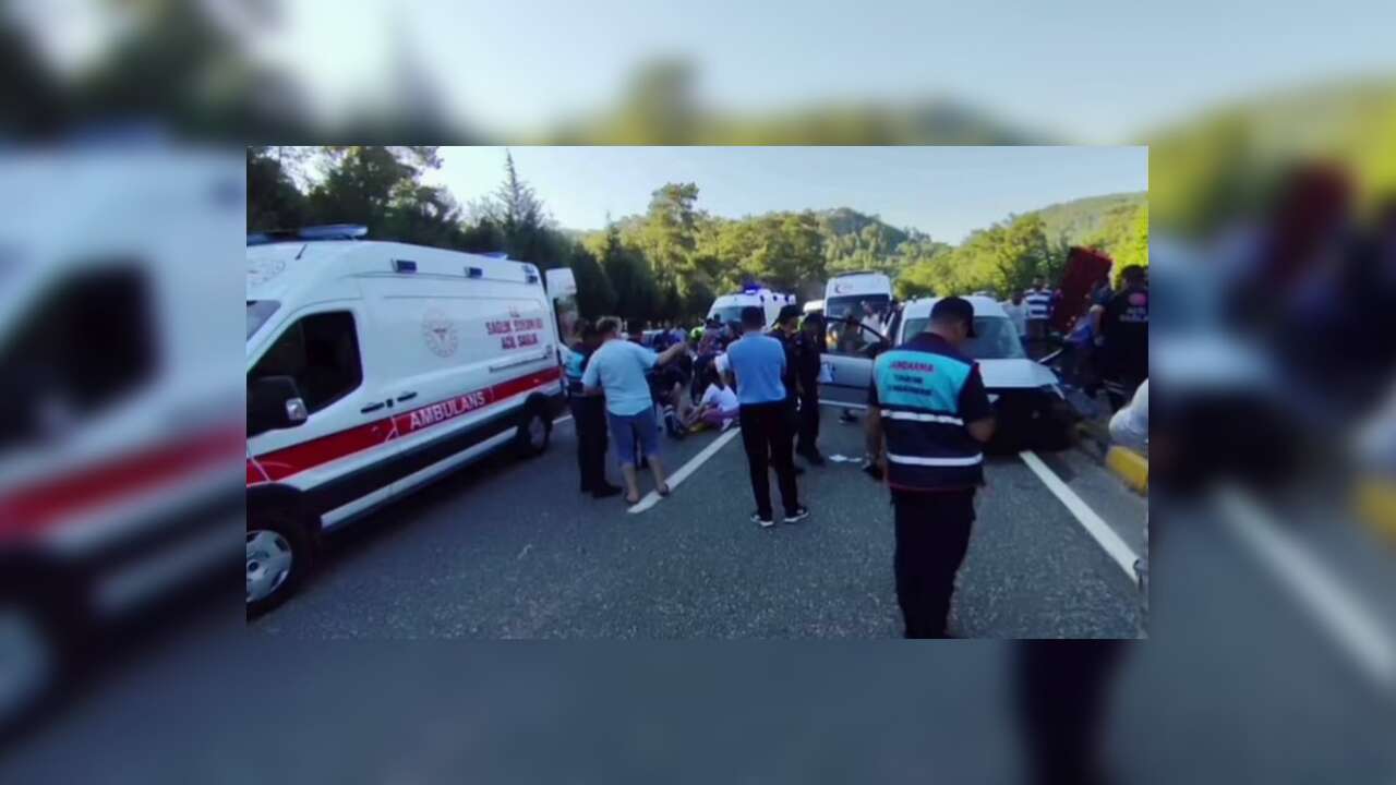 Muğla’da Zincirleme Kaza: 3 Araç Birbirine Girdi, Çok Sayıda Yaralı Var