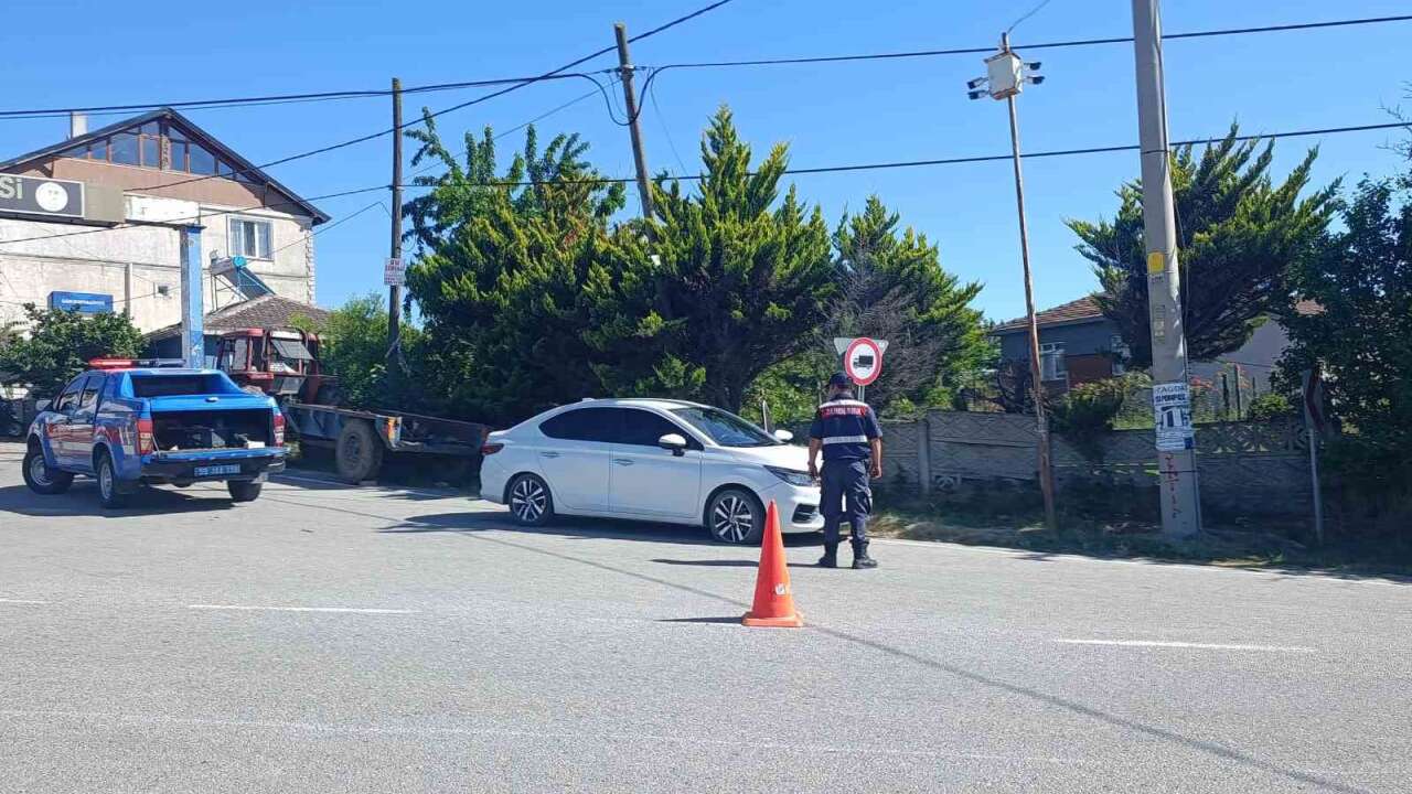 Otomobilde Başından Vurulmuş Halde Bulunan Genç Hayatını Kaybetti