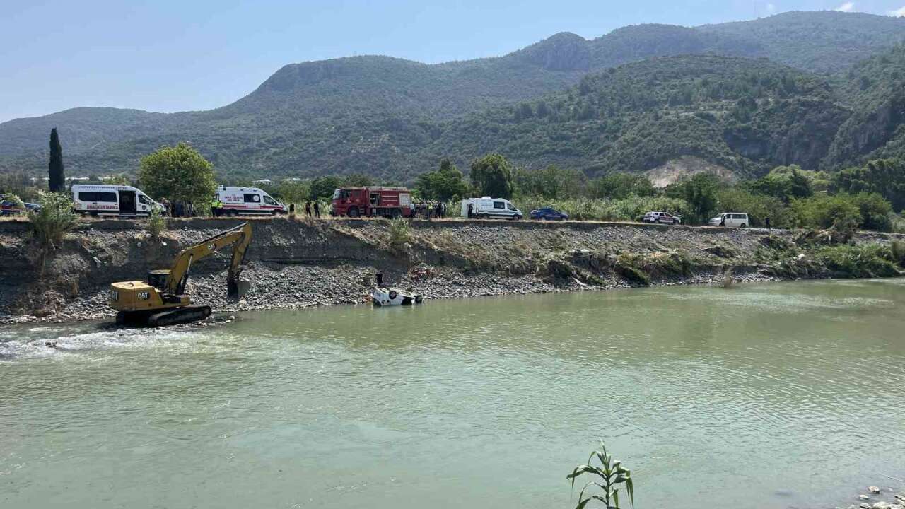 Balık Tutmaya Geldiği Nehirde Acı Son: Aracıyla Uçtu Hayatını Kaybetti