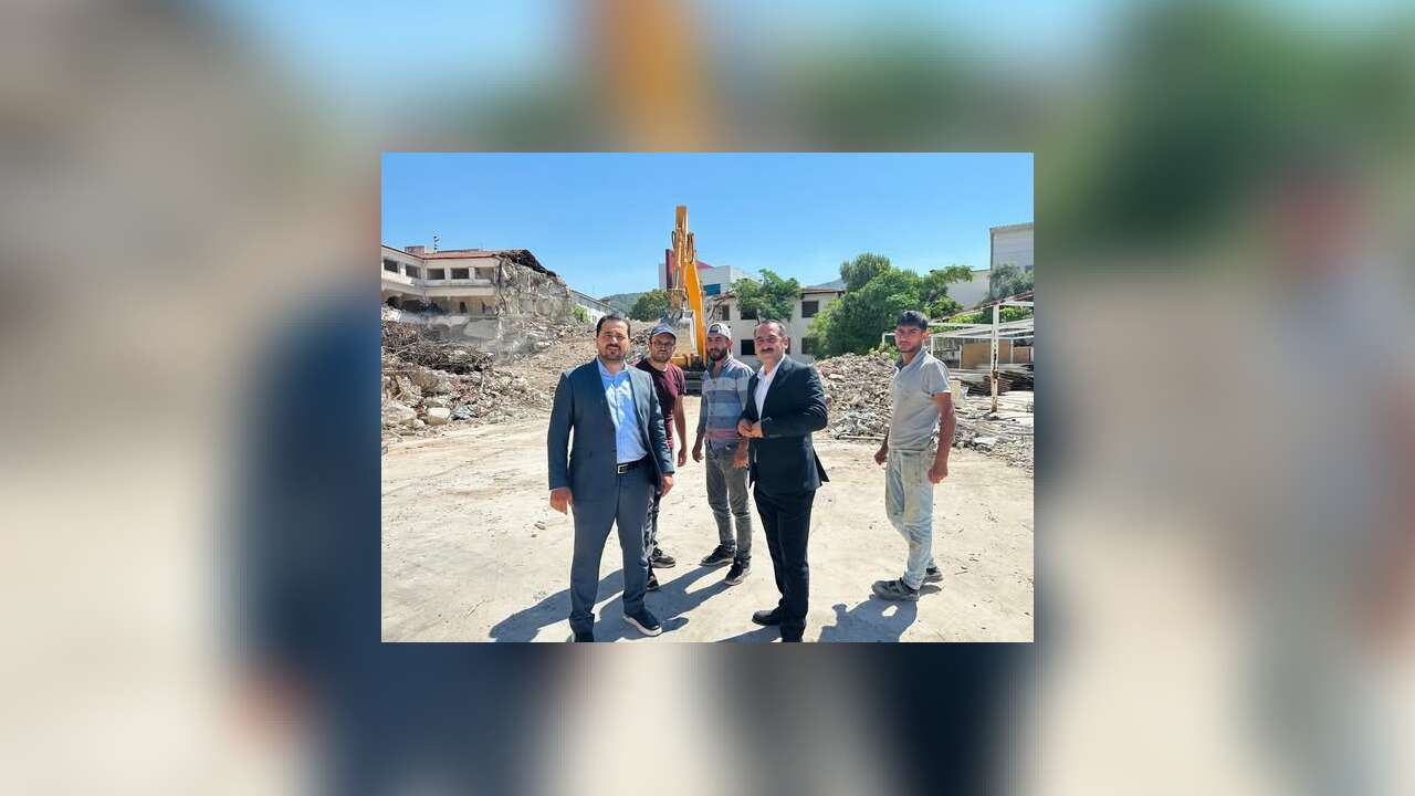 MHP Muğla İl Başkanı Emrah Oltulu, Eski Devlet Hastanesi Yıkım Çalışmalarını İnceledi