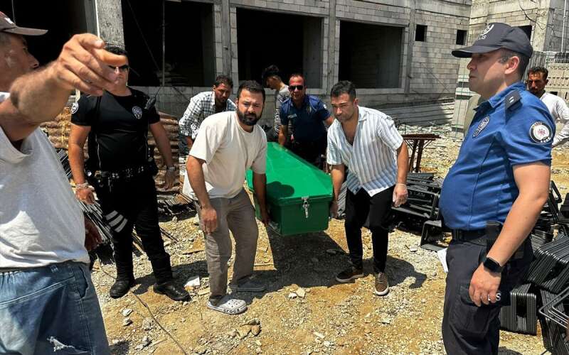 Bir Anda Boşluğa Düştü: Hayatını Kaybetti