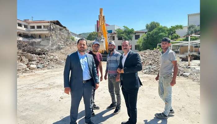 MHP Muğla İl Başkanı Emrah Oltulu, Eski Devlet Hastanesi Yıkım Çalışmalarını İnceledi