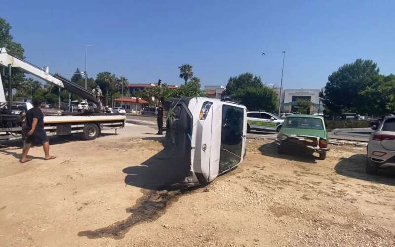 Muğla’da Kaza Otomobil Dereye Uçtu, Yaralılar Hastaneye Kaldırıldı