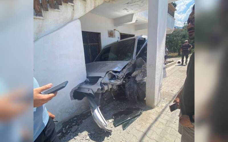 Muğla’da Akıllara Durgunluk Veren Kaza: Evin Duvarını Aşıp İçeri Girdi
