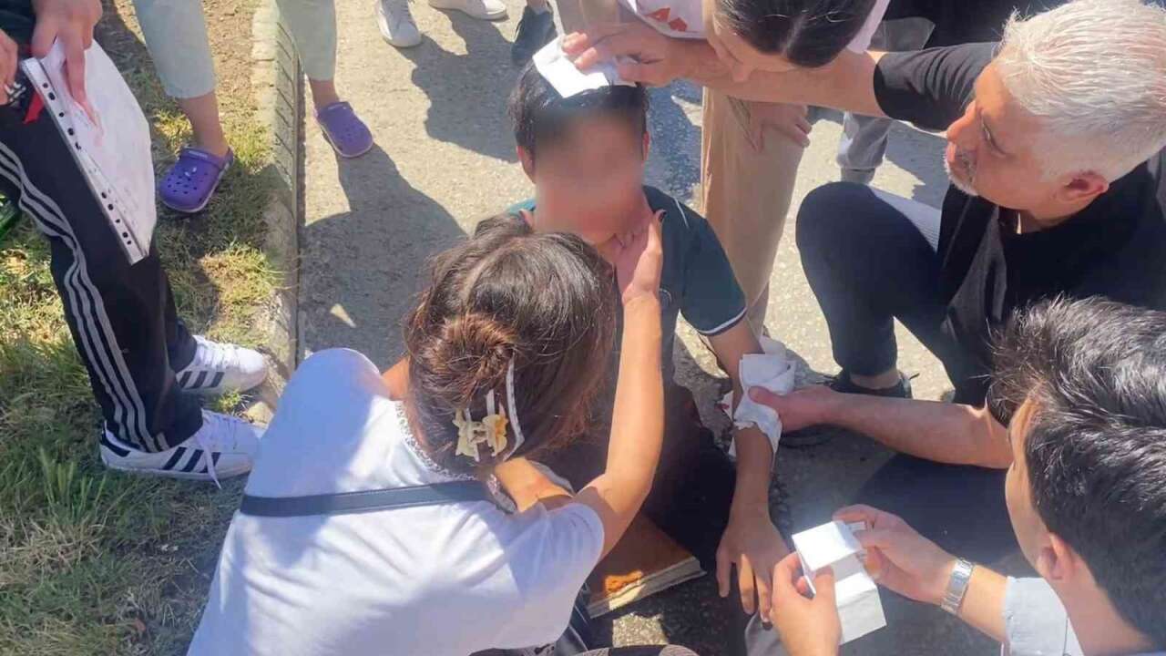 Takdir Belgesi Sevinci Hastanede Bitti: 13 Yaşındaki Çocuğa Otomobil Çarptı