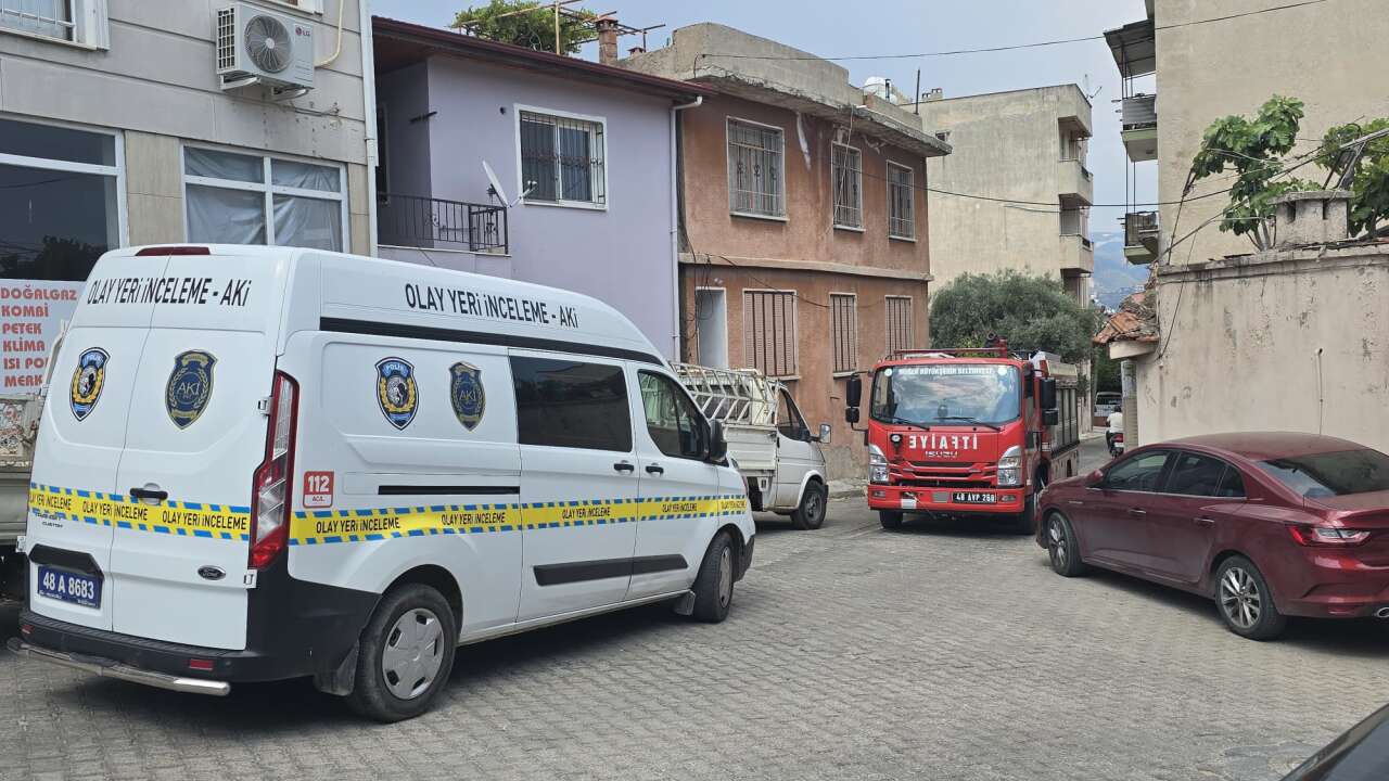 Milas'ta Metruk Evde Kaçak Kazı Operasyonu: 3 Şüpheli Suçüstü Yakalandı