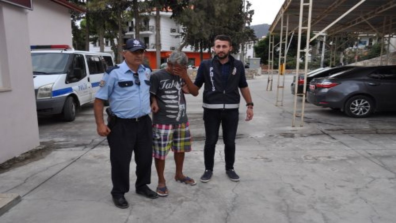 Kahvehanede garsonluk yaparken karşıdaki giyim mağazasını soydu