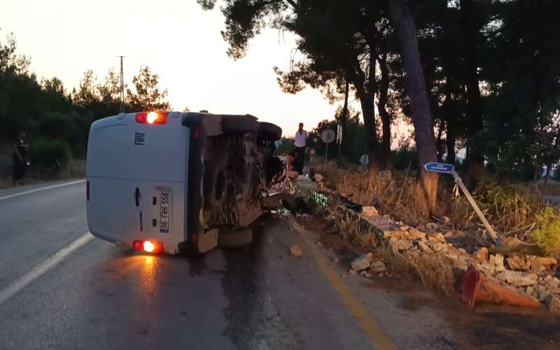 Muğla'da Kontrolden Çıkan Ticari Araç Duvara Çarptı: Alkollü Sürücü Gözaltına Alındı