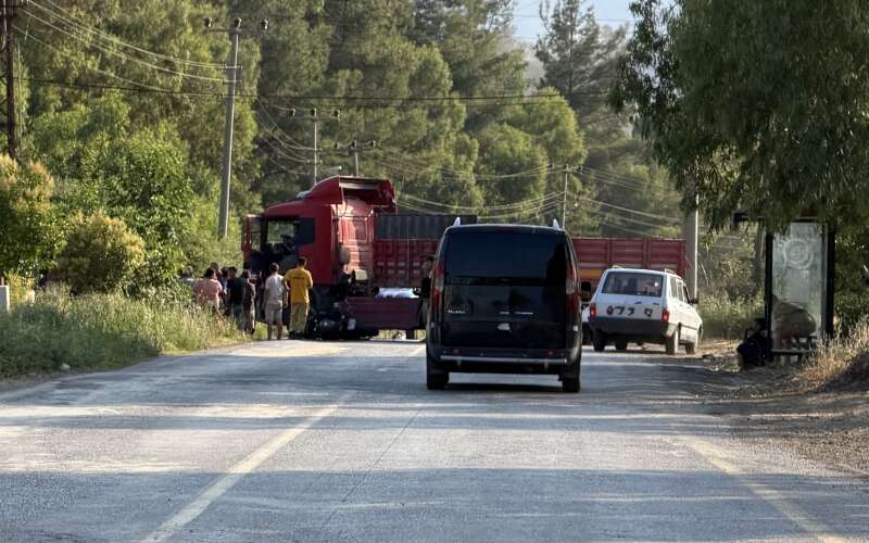 Muğla’da Trafik Kazası: Genç Motosiklet Sürücüsü Tırın Altında Kaldı