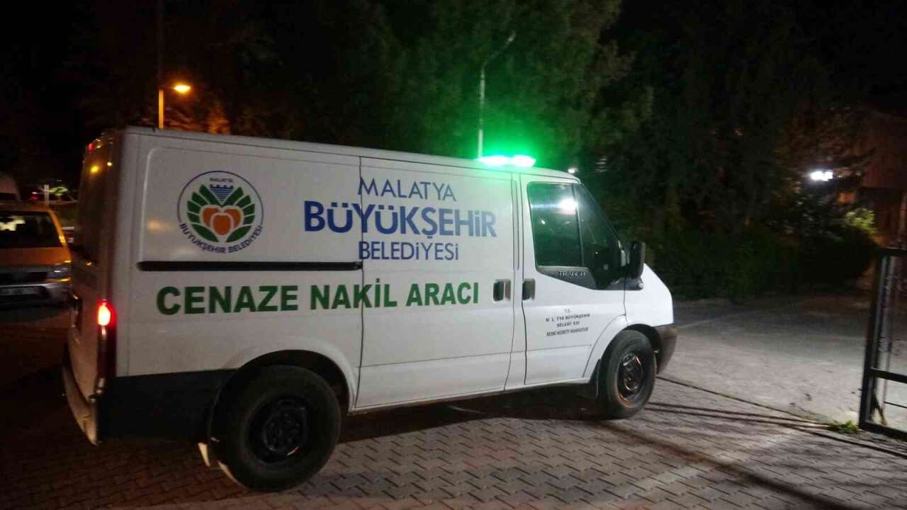 19 Yaşındaki Genç Evinde Silahla Vurulmuş Halde Ölü Bulundu
