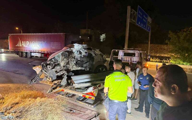 Motoru 40 Metre Fırlayan Otomobilin Sürücüsü Hayatını Kaybetti