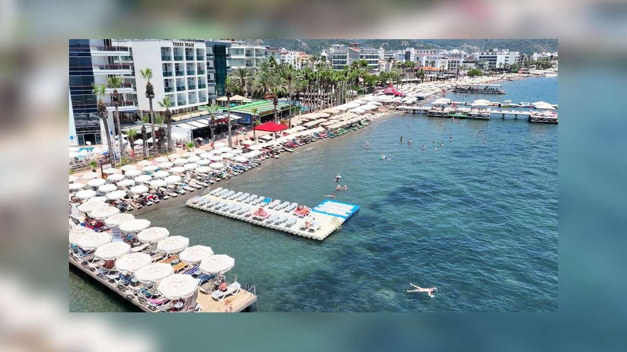 Yaz Tatili Başladı, Marmaris Plajlarında Yoğunluk Oluştu