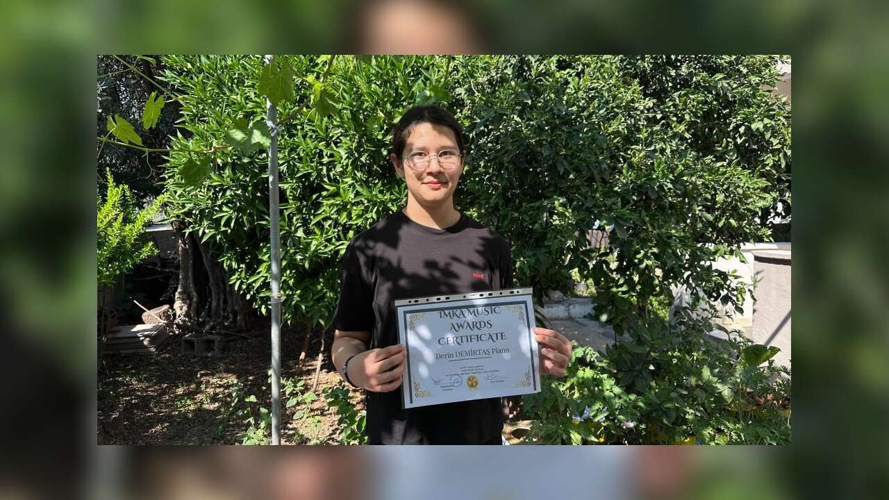 Marmarisli Genç Piyanist Derin Demirtaş, Saraybosna'da Birincilik Kürsüsüne Çıktı