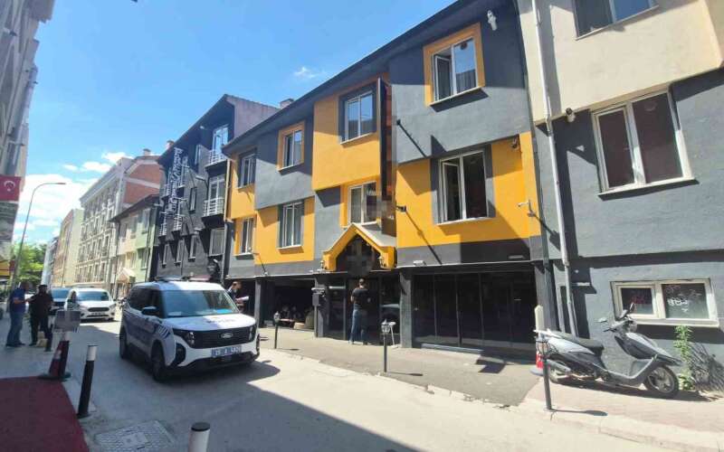 30 Yaşındaki Genç Evinde Öl* Bulundu