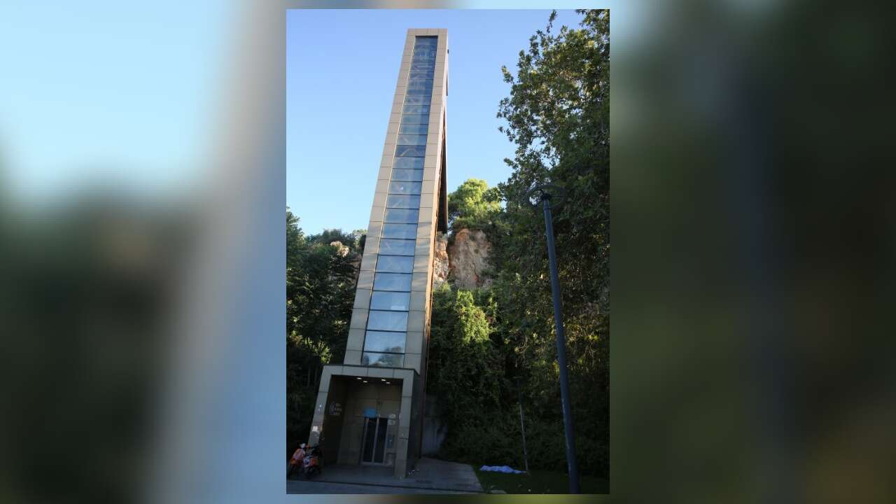 Asansörde Manzara İzlerken Düşerek Hayatını Kaybetti