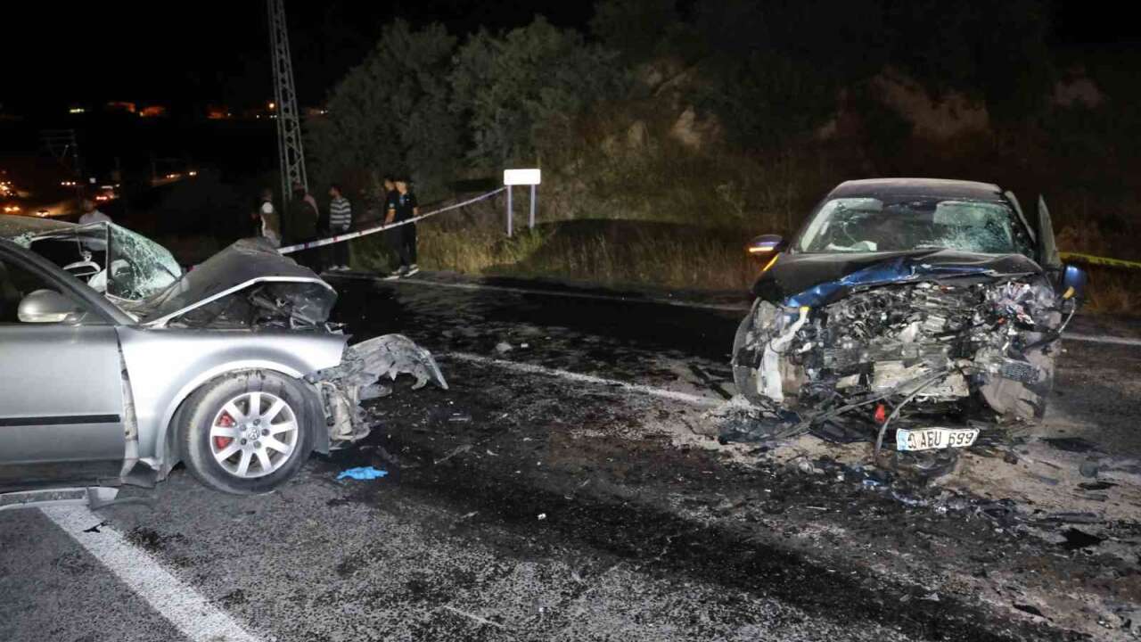Hatalı Sollama Ölümle Bitti: Kafa Kafaya Çarpışmada 1 Kişi Hayatını Kaybetti
