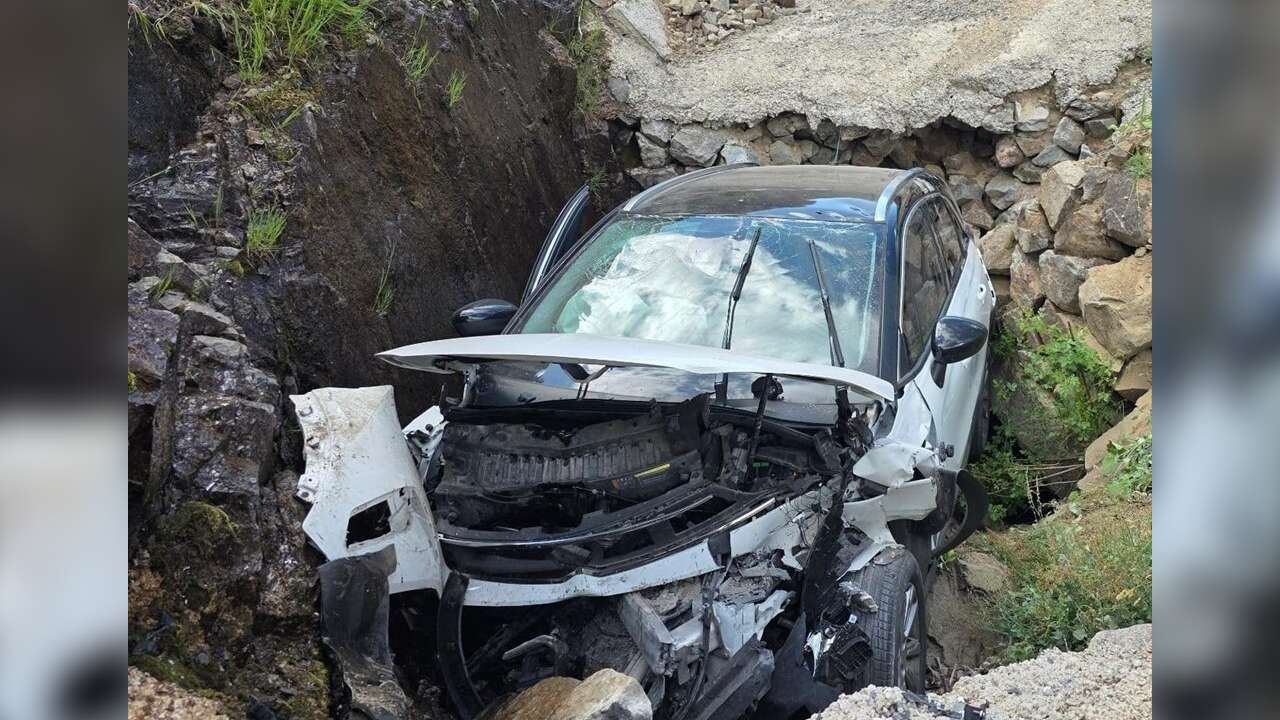 Otomobil Su Kanalına Düştü: Ölü ve Yaralılar Var