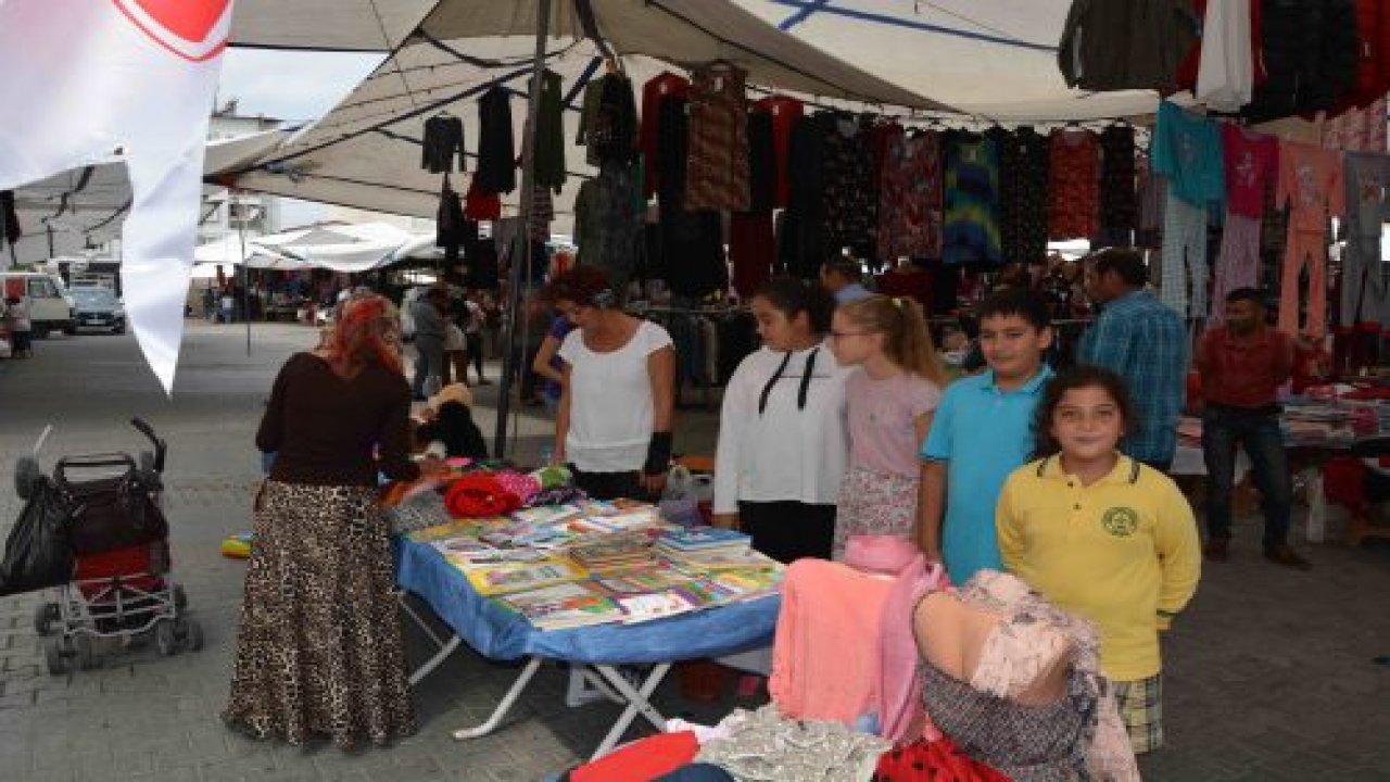 Minik yürekler sokak hayvanları için stant açtı