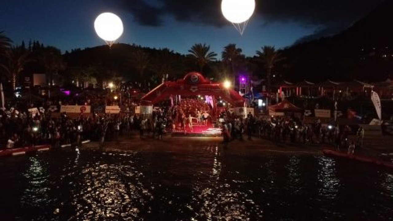 Dolunay’a karşı ışıl ışıl yüzdüler