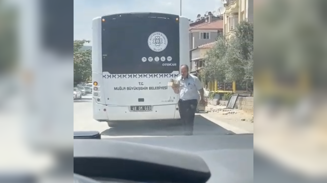 Menteşe’de Otobüs Şoförü Çukuru Parke Taşlarıyla Kapattı