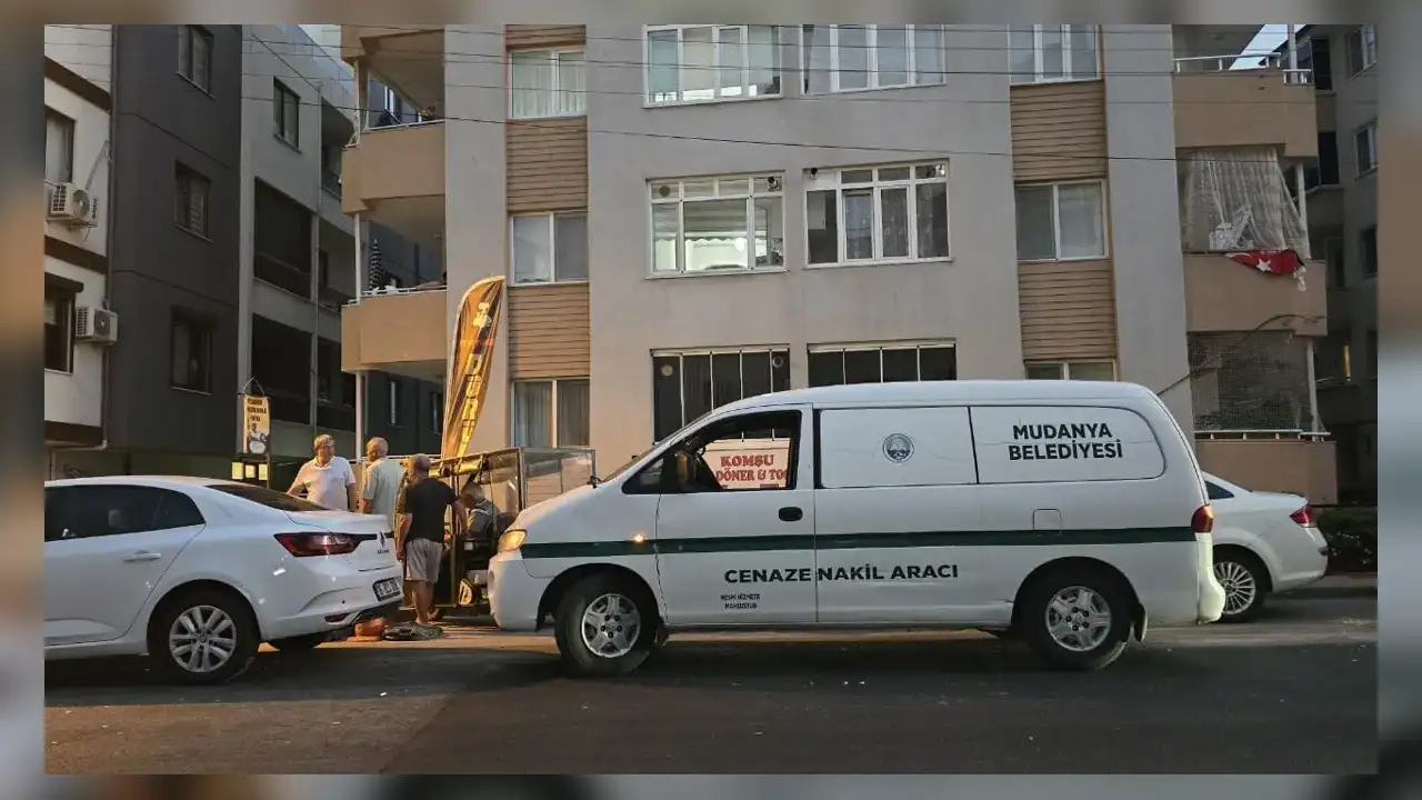 77 Yaşındaki Kadın, Engelli Eşi Balkondayken Evinde Öldürüldü