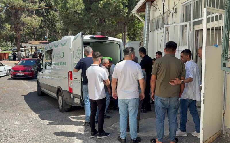Otomobilin Çarptığı 14 Yaşındaki Kız Hayatını Kaybetti