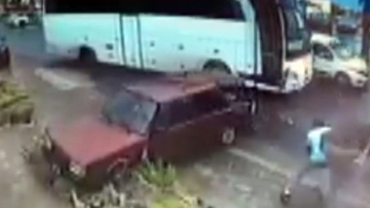 Üzerlerine gelen aracı görünce koşmaya başladılar