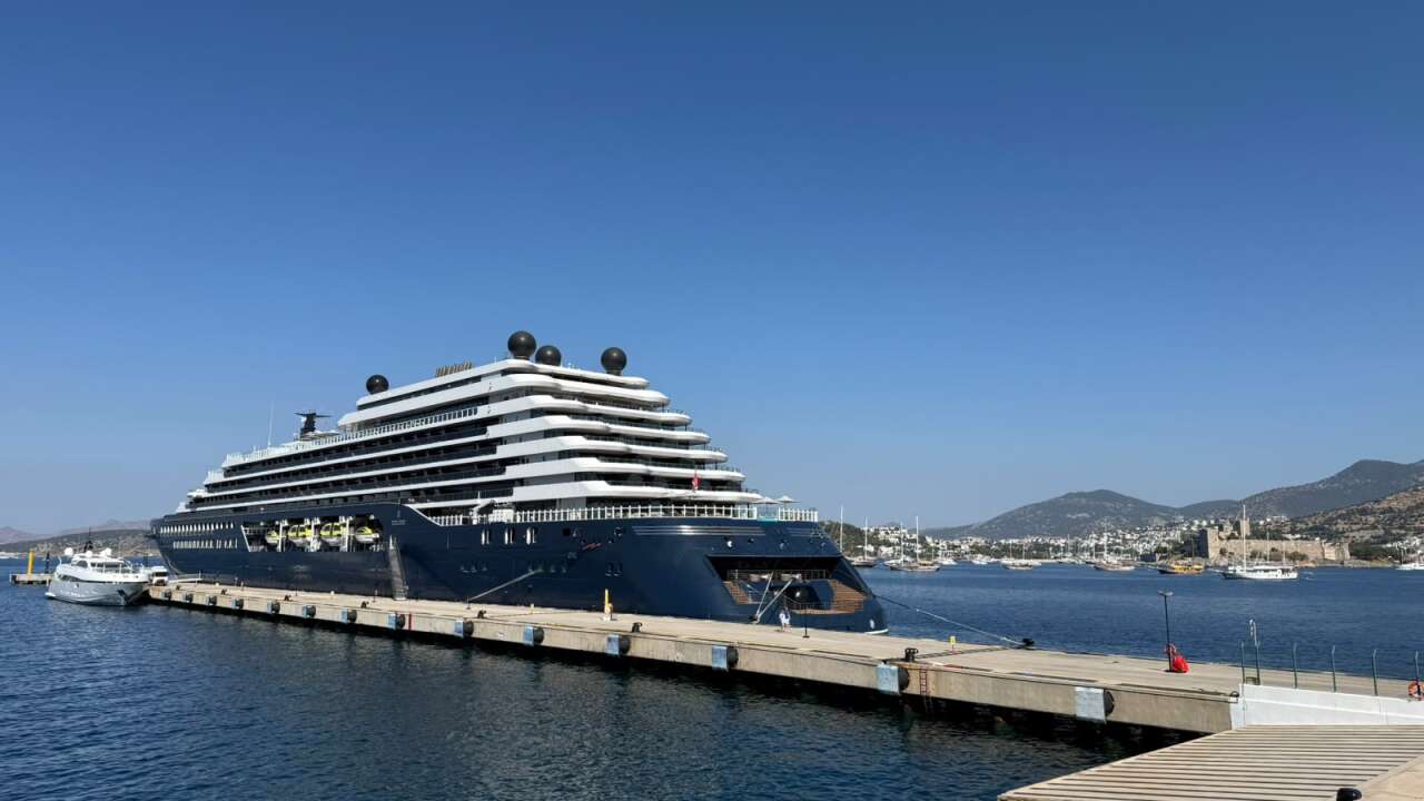242 Metrelik "Ilma" Kruvaziyeri 235 Yolcusuyla Bodrum Limanı’na Demirledi