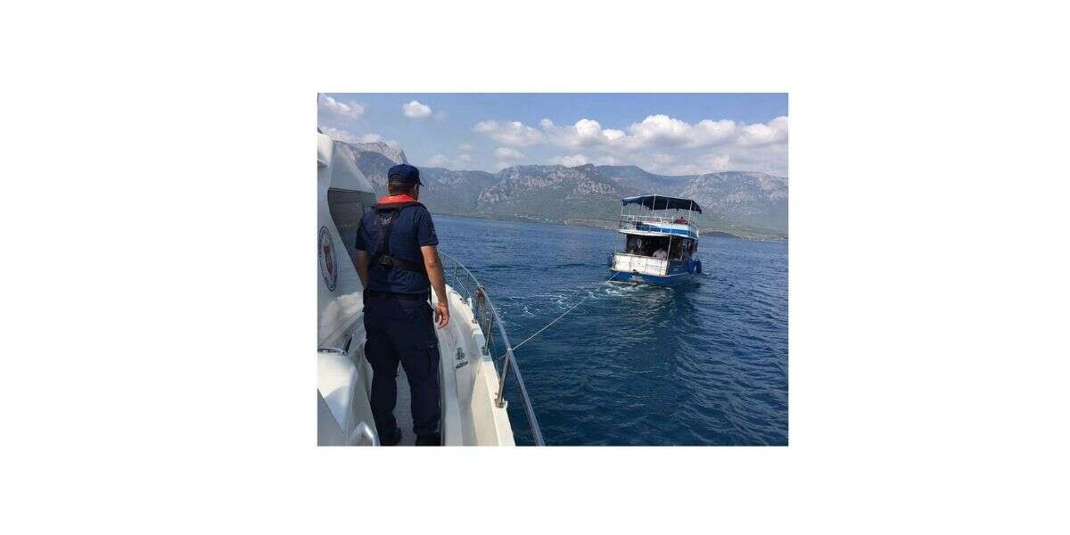Muğla Açıklarında Panik: Arızalanan Yattaki 4 Kişi İçin Sahil Güvenlik Seferber Oldu
