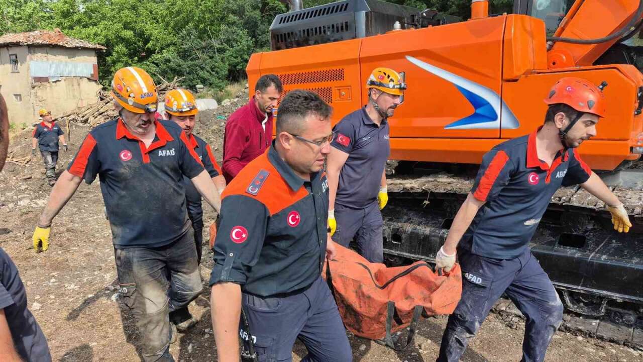 Define Kazısı Öl*mle Bitti: Göçükte Kalan Adam 18 Saat Sonra Çıkarıldı