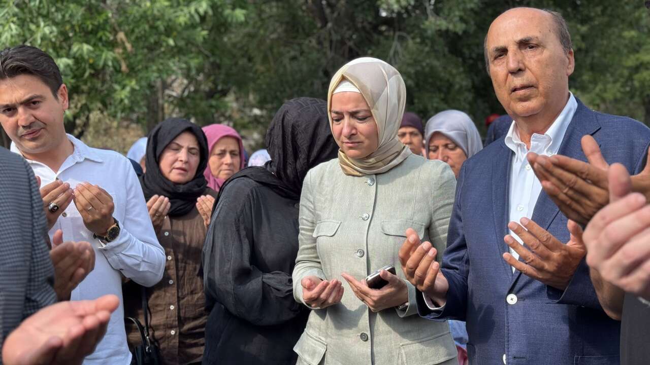 Eski Bakan Fatma Betül Sayan'ın Acı Günü! Halası Kezban Akyol Muğla'da Son Yolculuğuna Uğurlandı