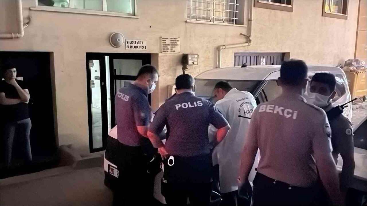 Evinden Yayılan Koku Gerçeği Ortaya Çıkardı: Yaşlı Adam Evinde Ölü Bulundu