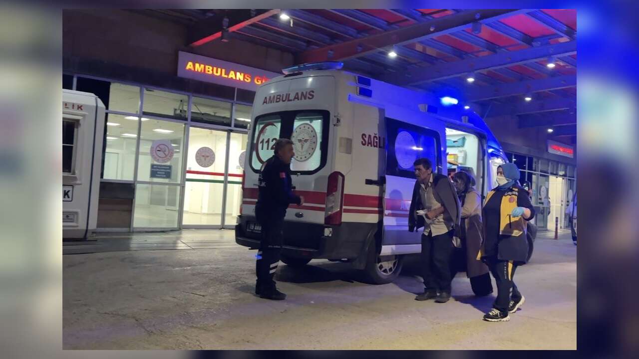 Düğün Yemeğinden Aralarında Çocukların Da Bulunduğu 50 Kişi Zehirlendi