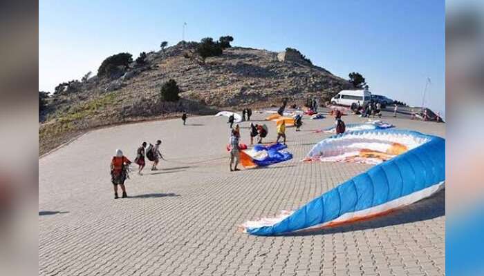 Muğla Babadağ’da Kritik Gün: Yamaç Paraşütü Pilotları Uçuşları Durdurma Kararı Aldı