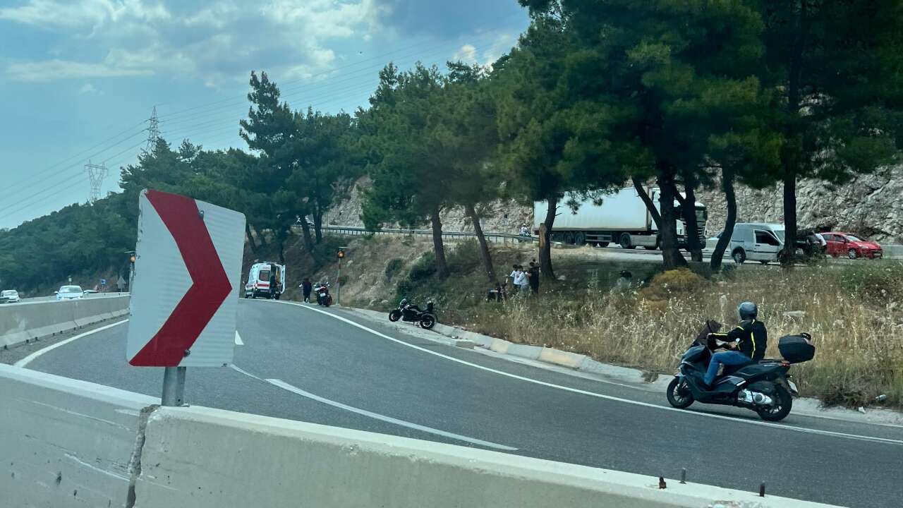 Sakar Geçidi'nde Motosiklet Kazası: Sürücü Hafif Yaralandı