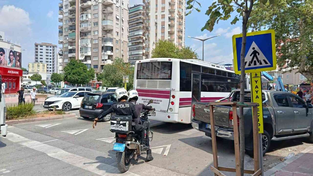 Yolcu Minibüsünün Yaya Geçidinde Çarptığı Genç Kız Hayatını Kaybetti