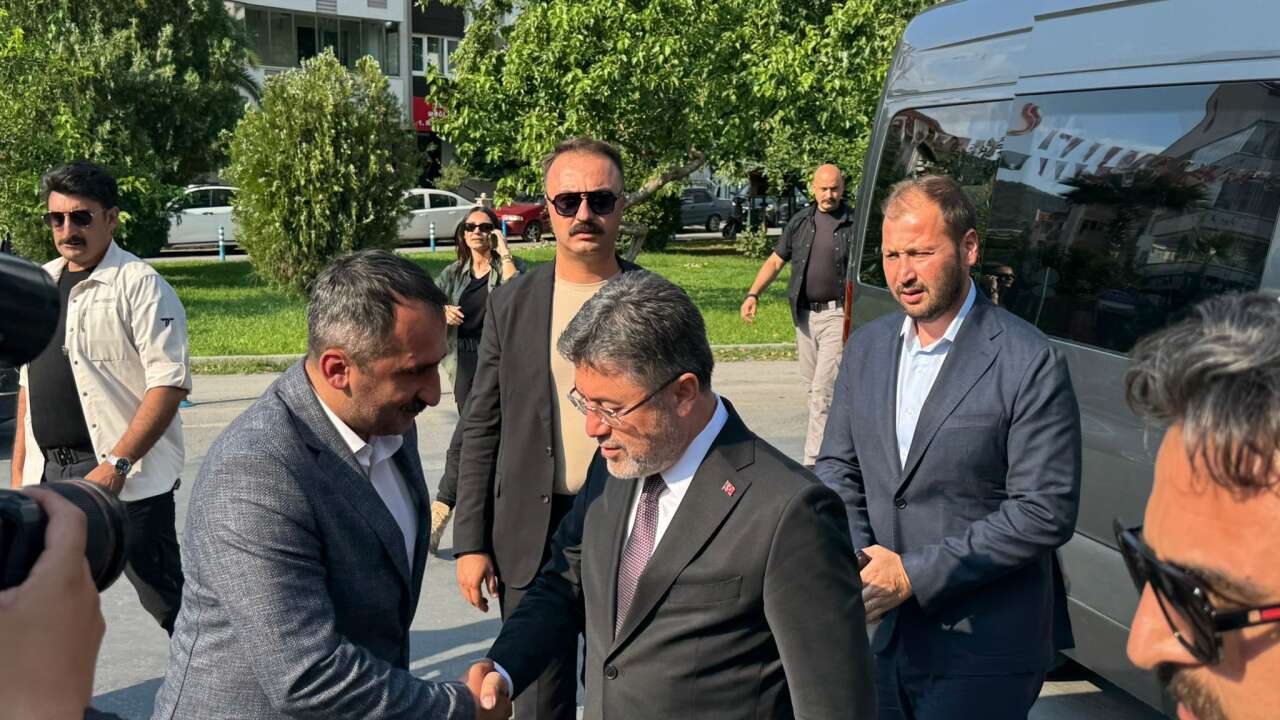 Tarım ve Orman Bakanı İbrahim Yumaklı Muğla’da MHP İl Başkanlığı’nı Ziyaret Etti